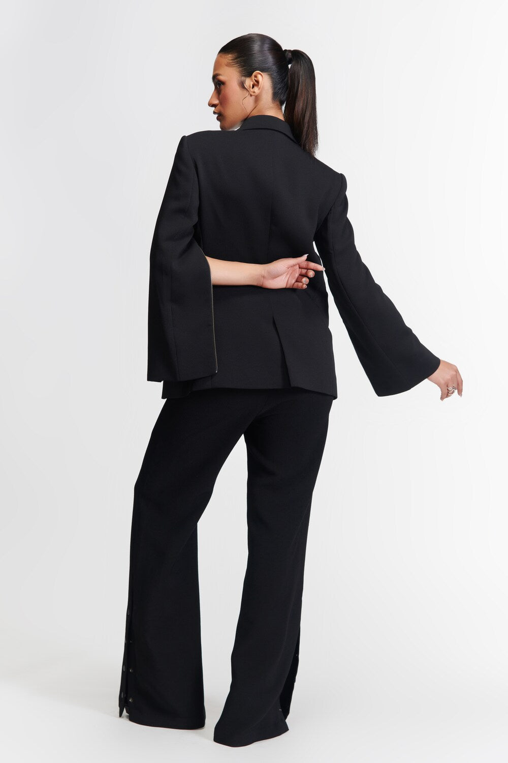 Black Anti-Trend Zipped Jacket