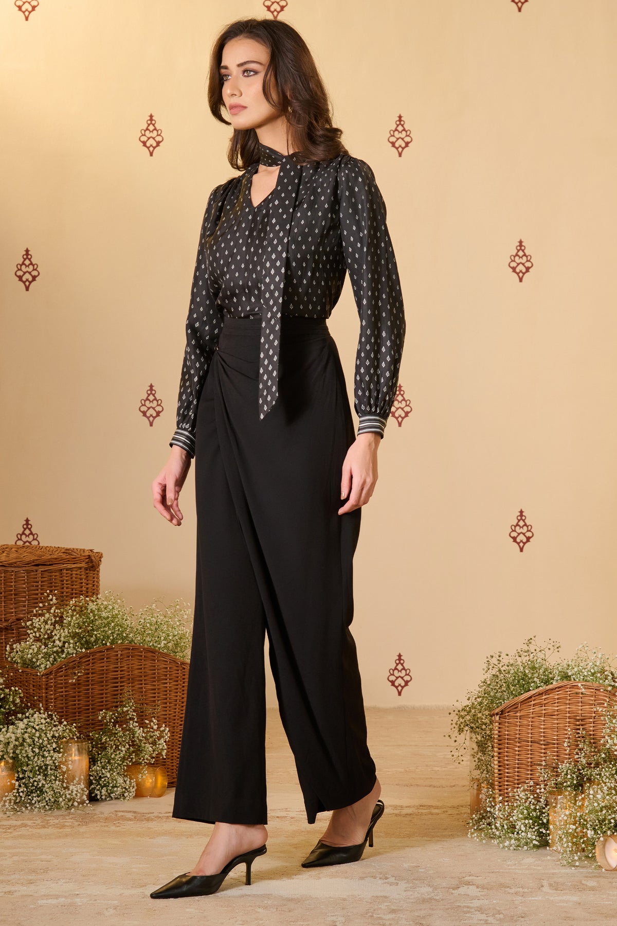 Black Chic Bow Tie Adamas Top
