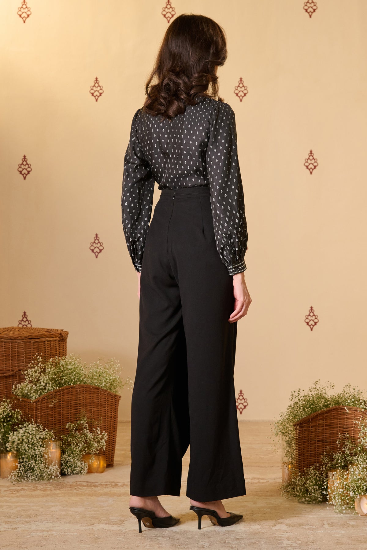 Black Chic Bow Tie Adamas Top