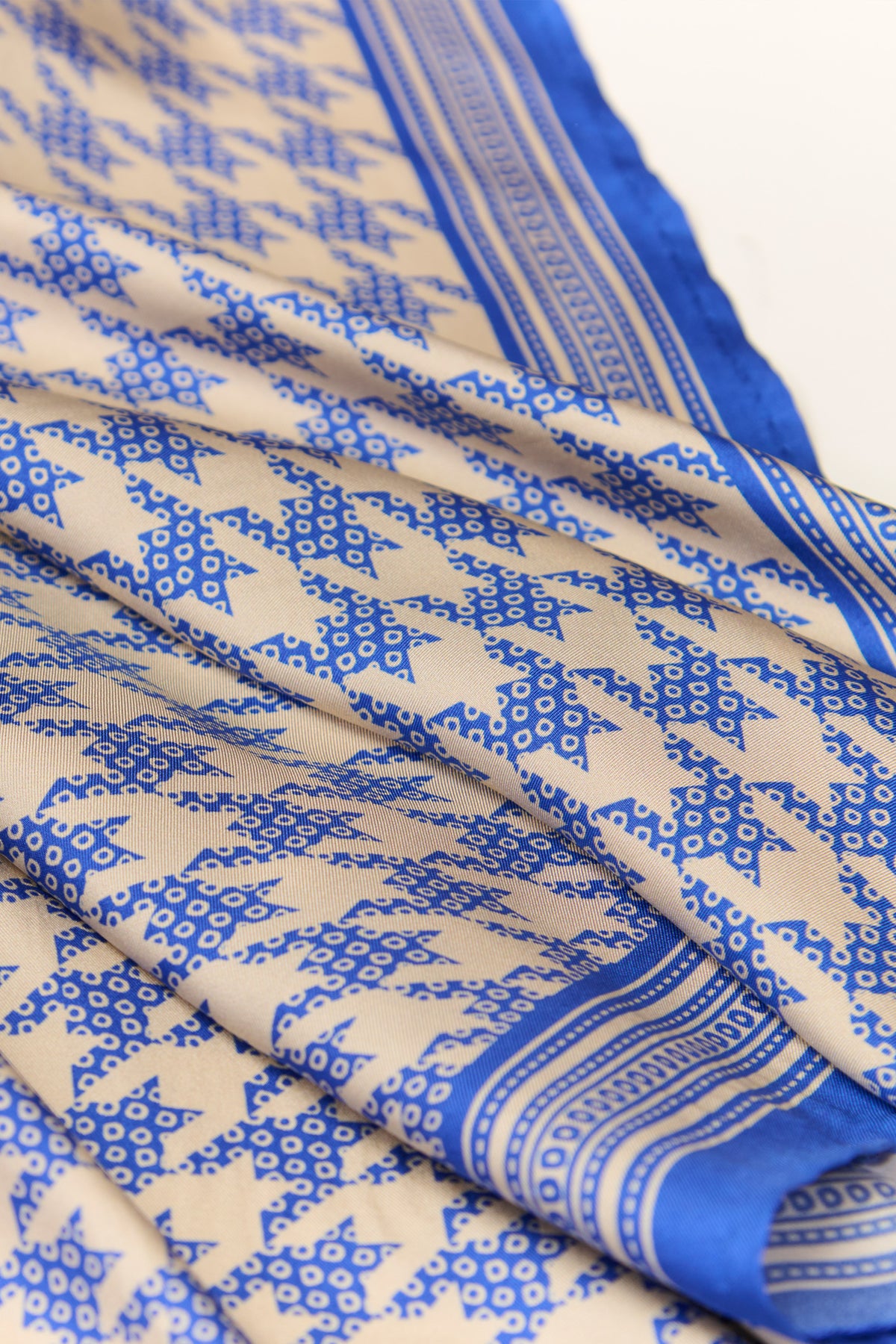 Ecru Houndstooth Printed Scarf