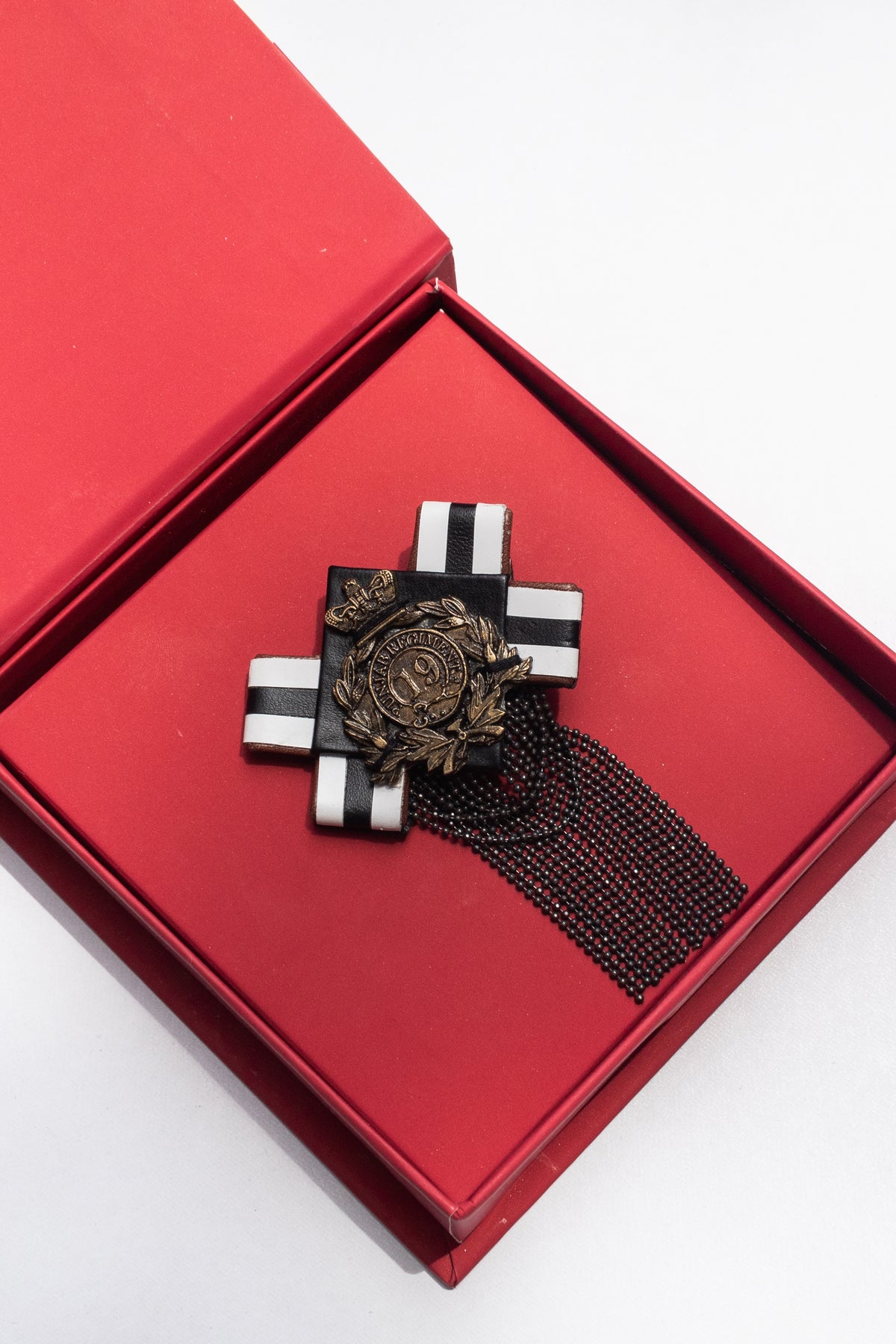 Adamas Brooch With Metallic Chains