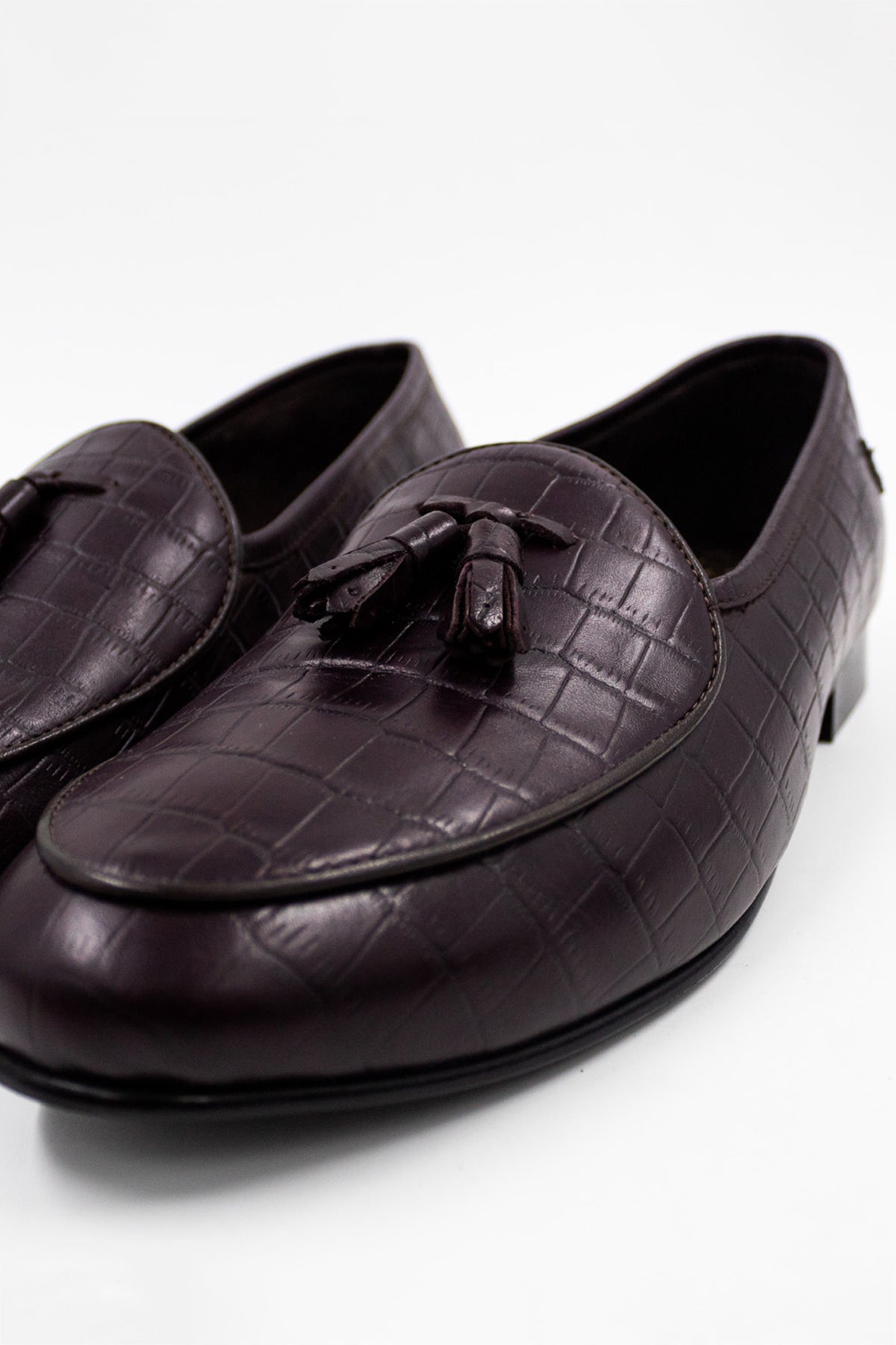Cherry Croco Texture Leather Shoes