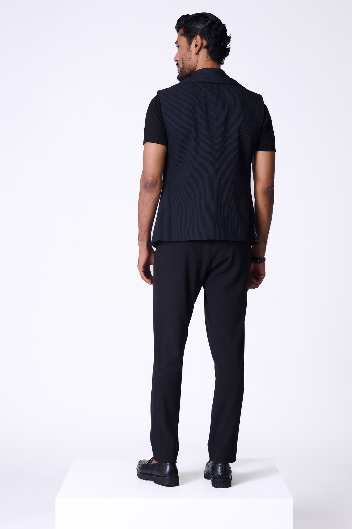 Black Anti-Trend Zipped Waistcoat